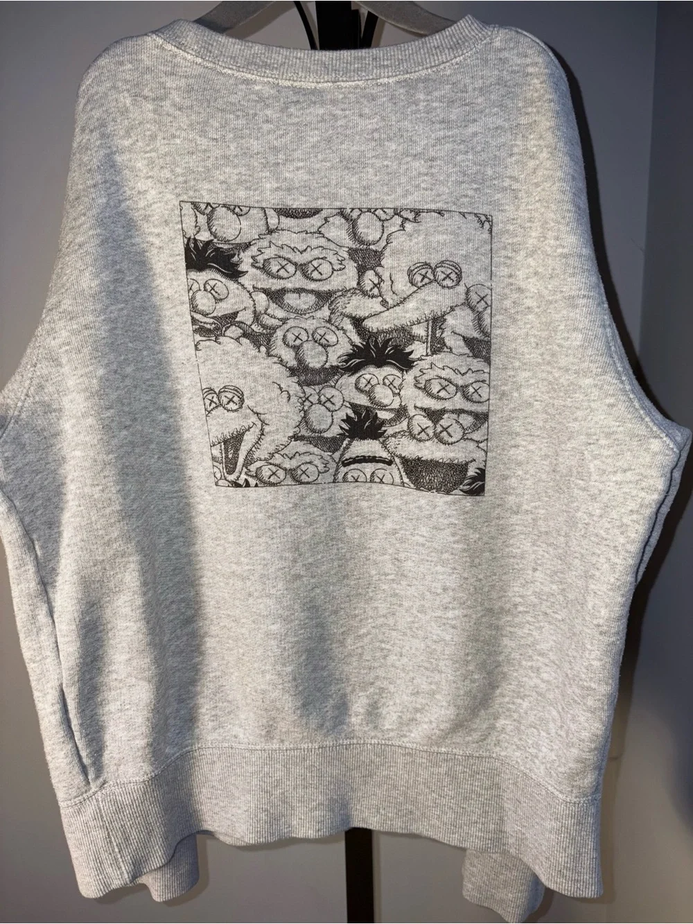 KAWS x Sesame Street x Uniqlo Grey Crewneck Sweatshirt Youth 150 Women’s US XS/S - Picture 4 of 12